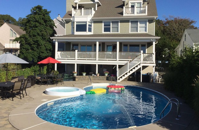 ENDE DES SOMMERABKOMMENS bei Open Waterfront Home mit Pool