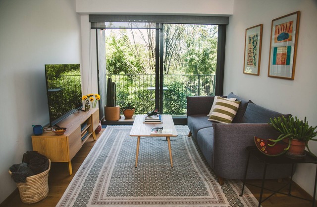 Fully equipped kitchen, internet, comfy beds, business lounge, swim lane.