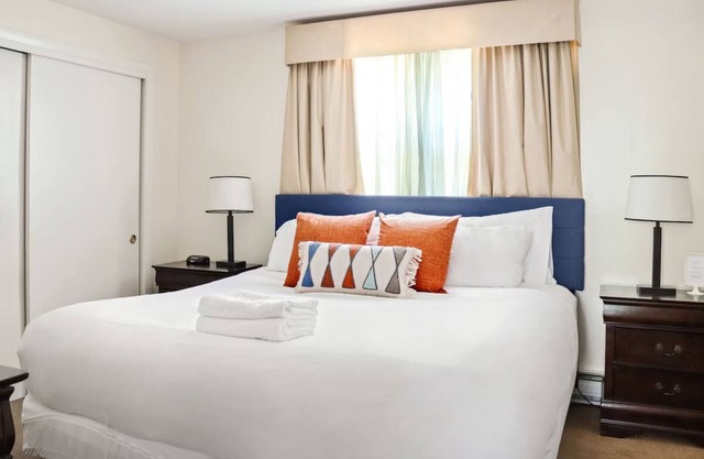 Fully Equipped Kitchen and Free Parking Included for a Hassle-Free Stay