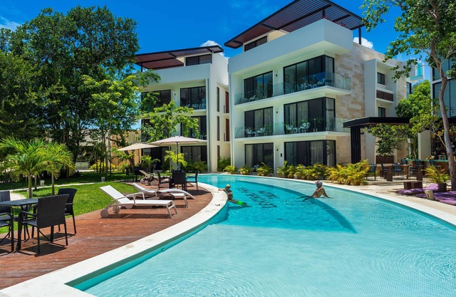 Fully equipped Mexican style studio with Spa, Gym & Pool Perfect for 2