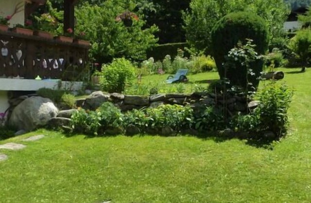 Voll ausgestattete Studio in einem ruhigen Ferienhaus. Eigener Garten