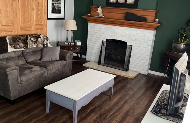Fully equipped upper unit.Family friendly locating next to the rec centre.nn