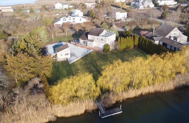 Fully-equipped waterfront 4-bedroom home in beautiful Quogue Village