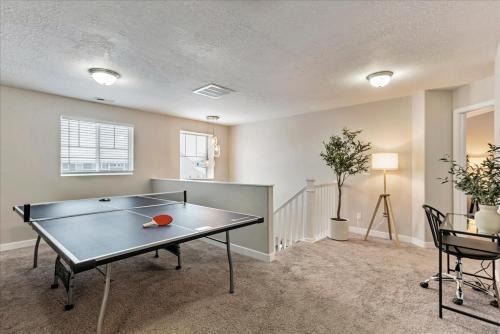 Fully Fenced Grass Backyard Pet Friendly