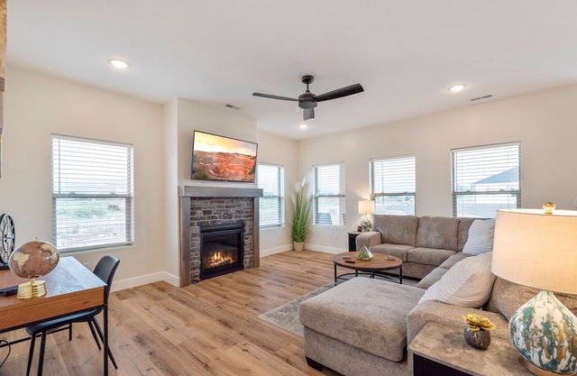 Fully Fenced Yard-Dog Friendly | 2 King | 4 Twin | Summer Games!!