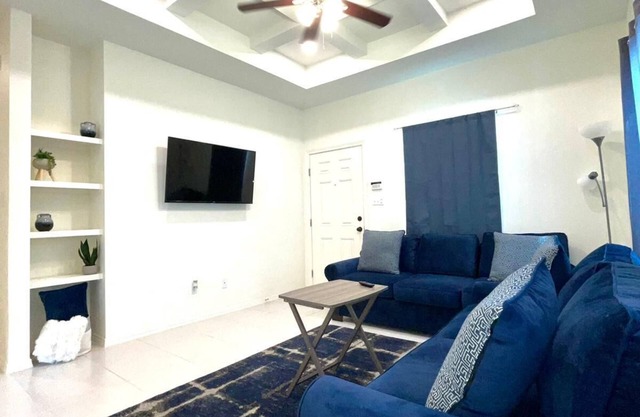 Fully Furnished 2 Bed/2 Bath Apartment