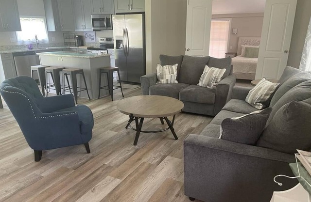 Fully furnished 3 bedrooms house. Near Busch Gardens and Colonial wiiliamsburg.