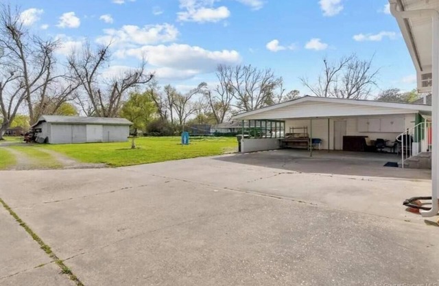Fully furnished 4-bedroom house in delightful Lake Charles.