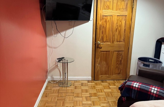 Fully Furnished Basement Apt with Separate Entrance in quiet neighborhood Queens
