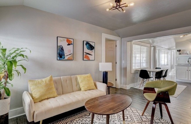Fully furnished house by Tinker- Kitchen- Center of OKC