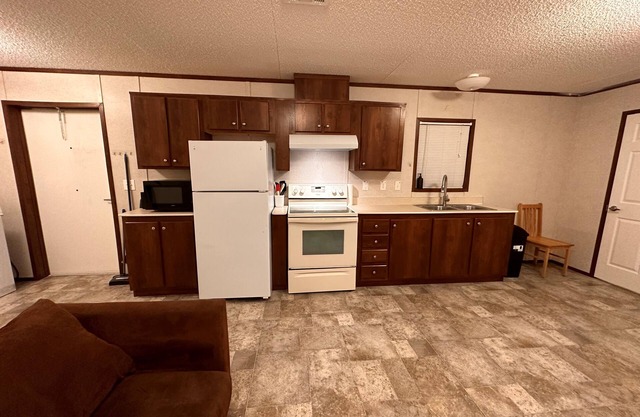 Fully Furnished Home - #5