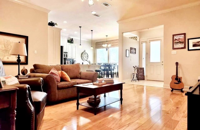 Fully furnished home perfect for traveling professionals