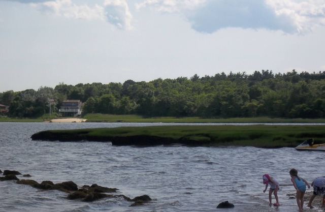 FULLY FURNISHED HOME SHORT WALK TO SWIFTS BEACH 1 HOUR FROM BOSTON