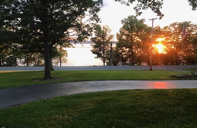 Fully Furnished Seneca Lake Lakefront Rental