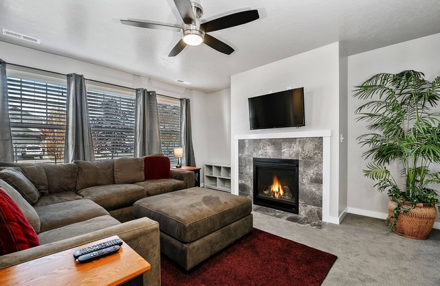 Fully furnished, Short term 3bed/2.5bath
