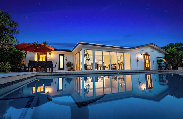 Fully Remodeled, Huge Backyard, Pet-Friendly, Pool