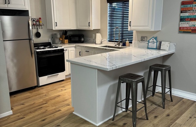 FULLY REMODELED adorable studio is 1.5 blocks to Carlsbad's beautiful beach.