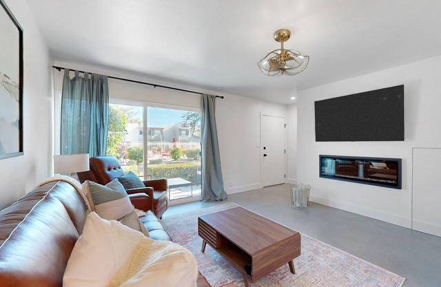 Fully remodeled condo near Fashion Square with pool, fireplace, patio, streaming