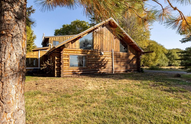 Fully remodeled historical cabin w/ modern conveniences & RV Hook-Ups!