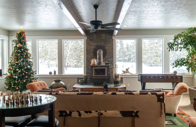 Fully remodeled historic Gem - Lodge sleeps 18 Oasis sleeps 22