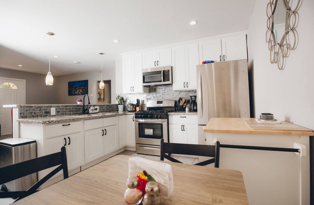 Fully remodeled House | FREE parking | Fast Internet