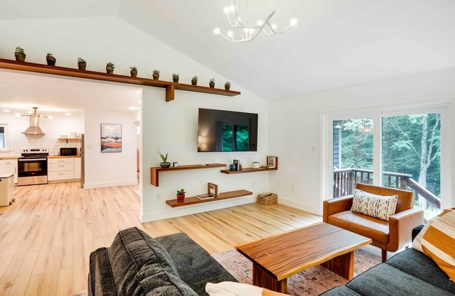 Fully Remodeled Saugerties Retreat on 7 Acres!