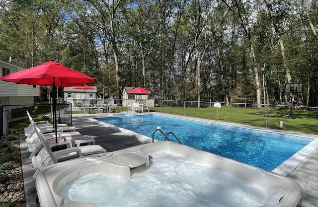 Fully renovated- 2 LIVING ROOMS, HOT TUB, POOL, GAME ROOM, FIREPIT, PAGODA.