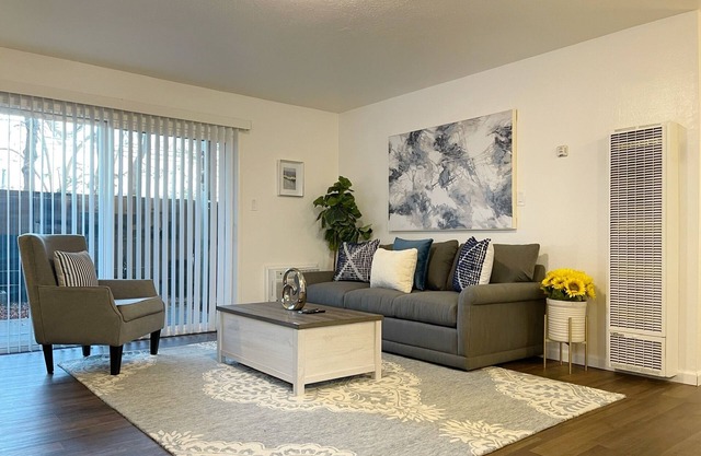 Fully renovated 2B/1b in Downtown