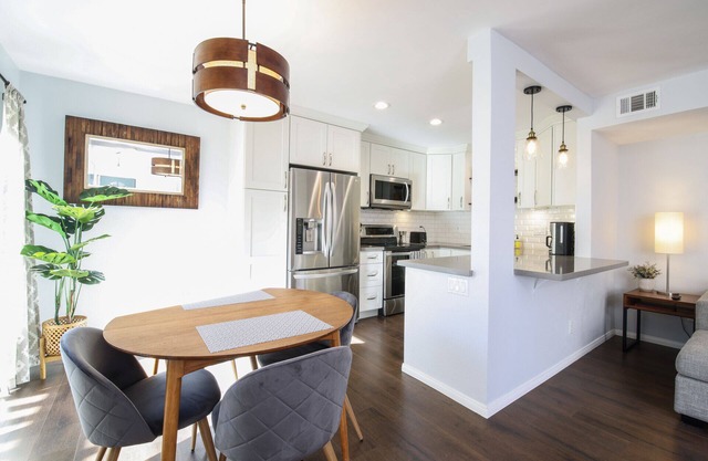 Fully Renovated 3-Story Townhome - 93 Walk Score