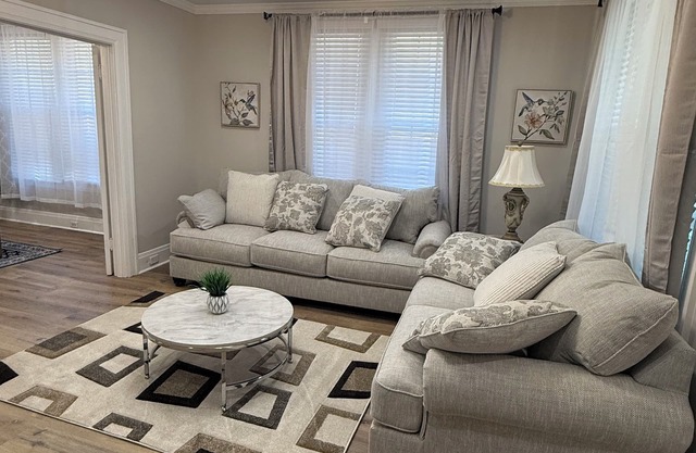 Fully renovated Charming 2-bedroom with full kitchenin amazing Montgomery