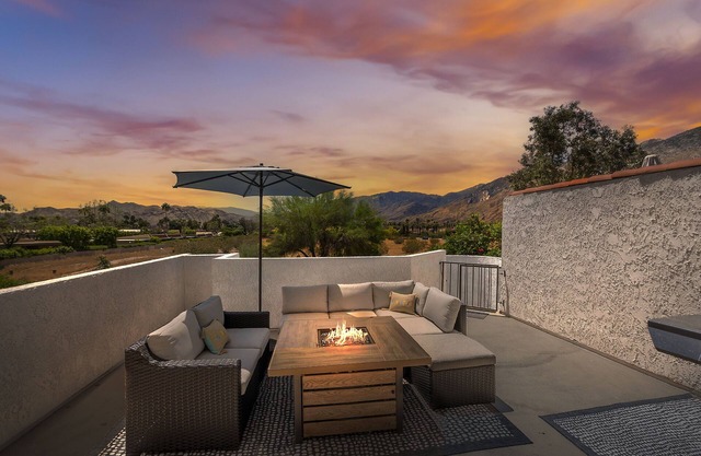 A warm welcome! Fantastic 2BR-prime location, mountain views, sparkling pool
