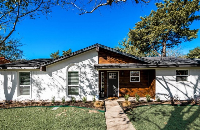 Fully renovated home close to Firewheel Town Center & much more!