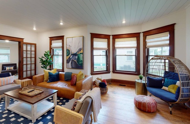 Fully renovated home; 2 blocks from beach & downtown!!