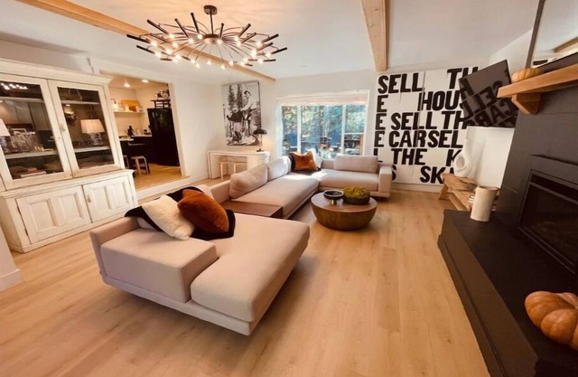 Newly Renovated Luxury Brighton Cabin w/ Hot Tub