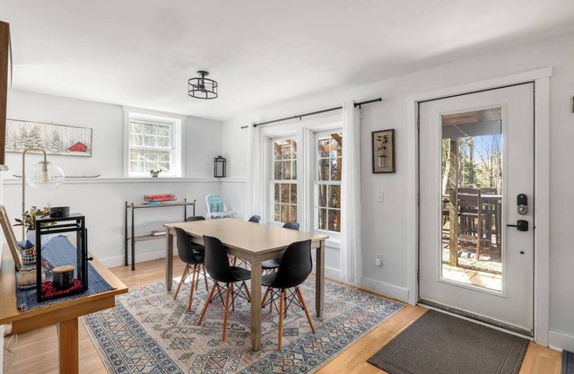 Fully Renovated & Modern 2 BR w/ Forest Views