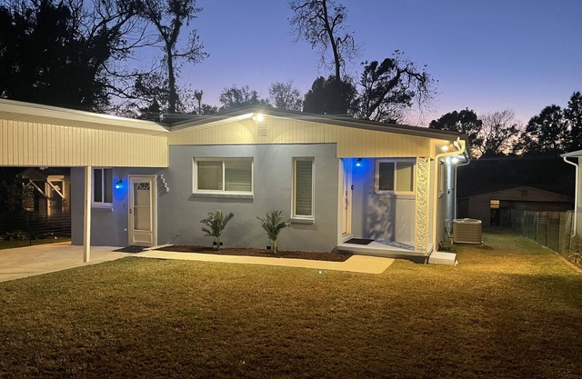 Fully renovated smart home close to FSU & FAMU with living rooms