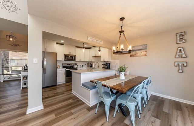 Fully Renovated Beach Villa-Litchfield by the Sea! Short walk to beach and pool!