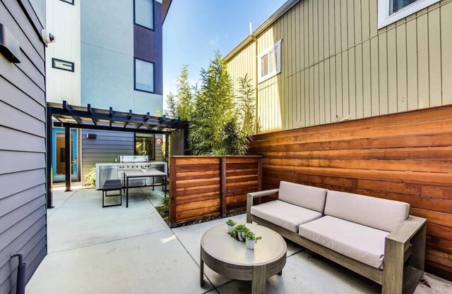 Fully-Stocked Studio Suite Near Downtown