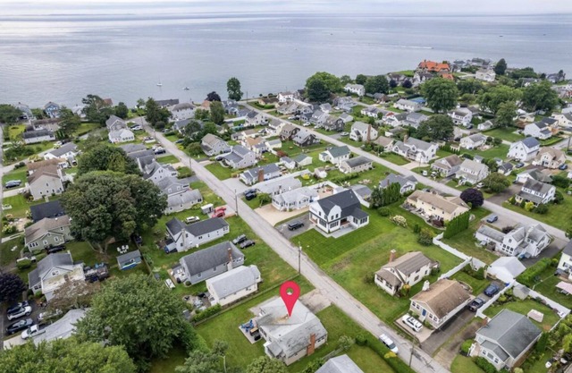 Fully Updated Cornfield Point Beach House, Old Saybrook, CT