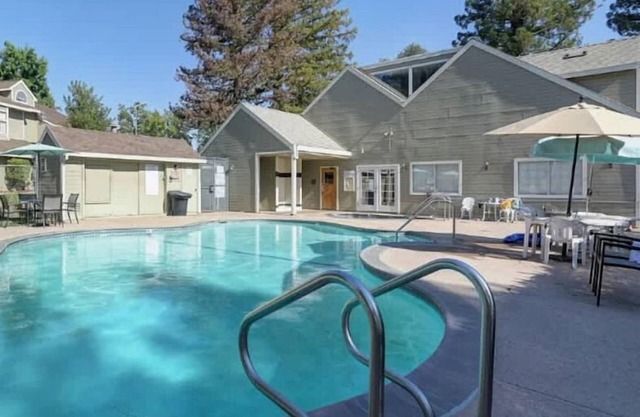 Fun 3B/2.5B+Pool Escape—Lots of Attractions Nearby