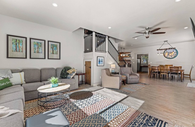Fun Amok - Warren Wagon Rd - WiFi - Large driveway - 4 Bedrooms with Loft
