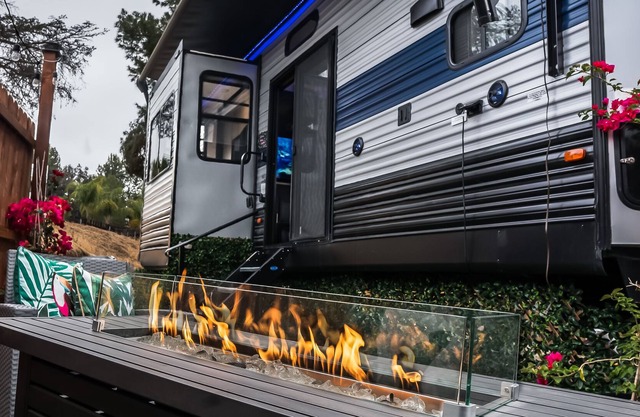 Luxury Glamping in Big Bonnie Hillside Hideaway