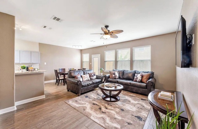 Fun Family Friendly Home Great Location in Houston 3BDR 2.5 Bath