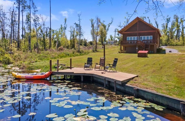 Fun fishing river cabin 23mi to beach with private dock 3BD 2BA