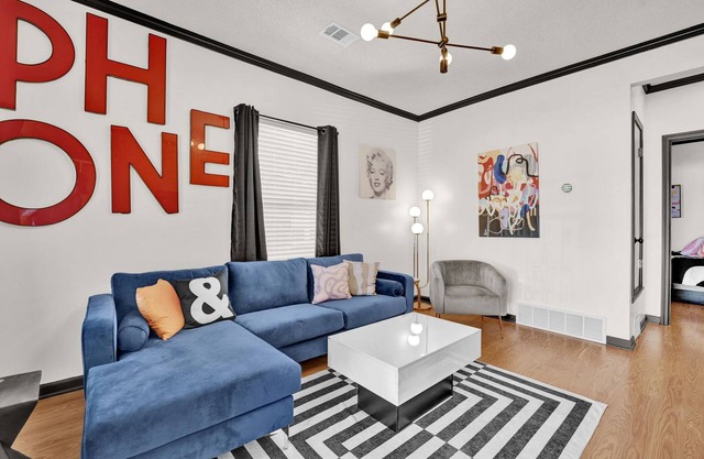 Fun & Funky #2 centrally located in Memphis!