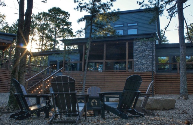 Fun group? Fun Cabin near Robbers Cave State Park! Sleeps 14!