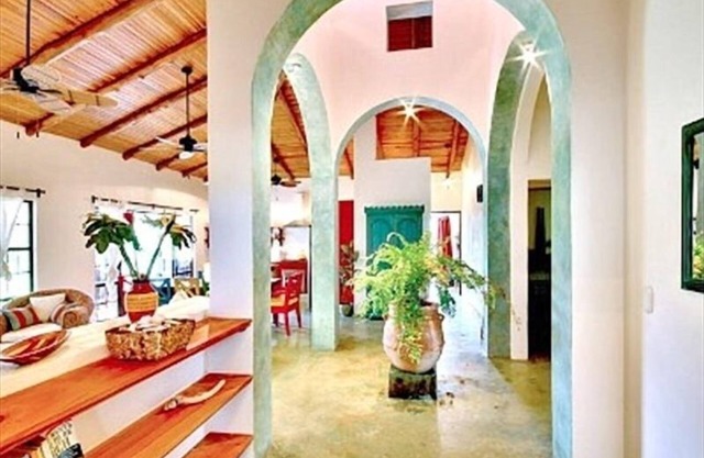 TUCANA farbenfrohes Haus, Strandnähe, Salzpool, Pingpong, große Räume