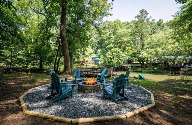 Fun Riverside Cabin: Indoor Games+Hot Tub+Firepit
