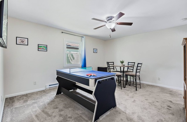 ExtendStays/Holiday Visits/BizTraveler/No Stairs/Fast Wifi&Garage/Sleeps 8/Pets