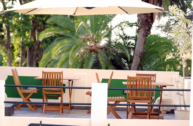 STYLE & LOCATION w / VIP-LOUNGE. Exklusive Erwachsene. Meer, Stadt & Berg 15 min